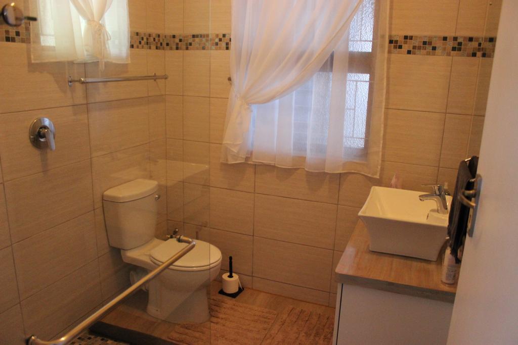 Smuts Ave. Guest Rooms Hermanus Ngoại thất bức ảnh
